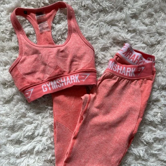 Peach coral gymshark flex leggings and matching sports bra - Picture 4 of 9